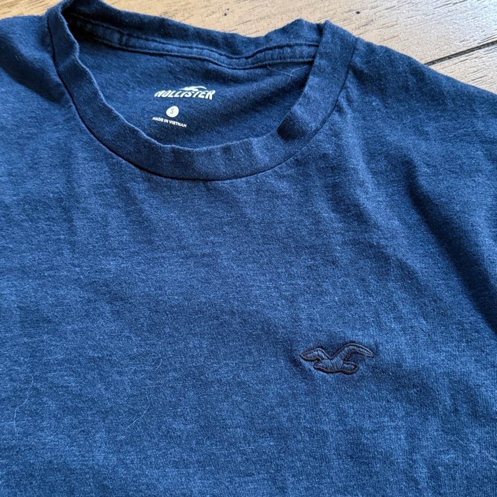 2 like new Hollister Icon crew t-shirts - Picture 5 of 5